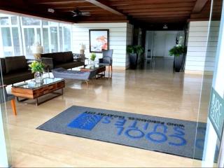 Cozy 1BR Tagaytay Condo Staycation with Balcony, near Sky Ranch, Taal View - 2
