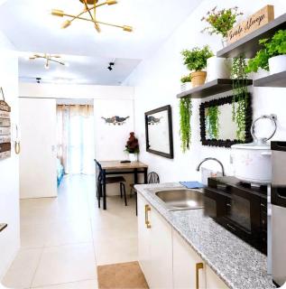Cozy 1BR Tagaytay Condo Staycation with Balcony, near Sky Ranch, Taal View - 6