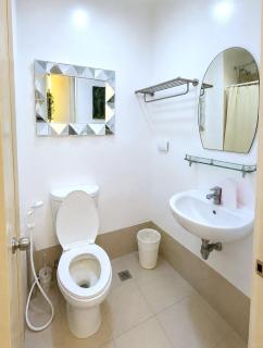Cozy 1BR Tagaytay Condo Staycation with Balcony, near Sky Ranch, Taal View - 8