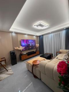 Kilimani Spacious 1BR with Private Study & Balcony - 8