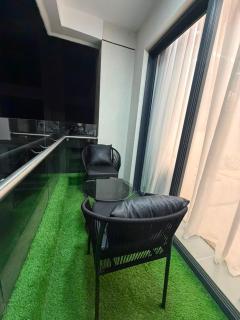 Kilimani Spacious 1BR with Private Study & Balcony - 2