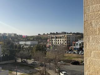 Modern Central West Amman Apartment Near Malls & City Life - 0