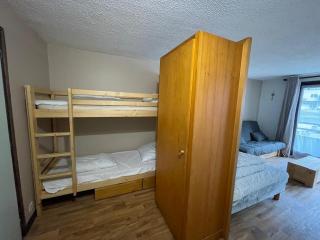 Le Relai S34 - Grand et lumineux studio avec coin montagne 4-6 pers avec WIFI, 50m des pistes, grand balcon exposé SUD, DRAPS NON COMPRIS - 6