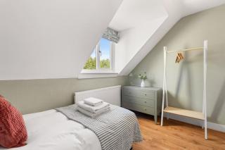 Luxury 8BR Bournemouth Home - Hot Tub, Game Room - 5