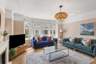 Luxury 8BR Bournemouth Home - Hot Tub, Game Room - 9