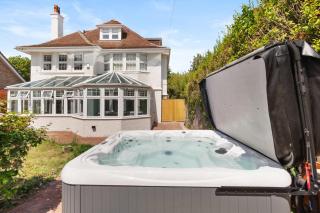 Luxury 8BR Bournemouth Home - Hot Tub, Game Room - 7