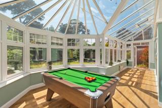 Luxury 8BR Bournemouth Home - Hot Tub, Game Room - 6