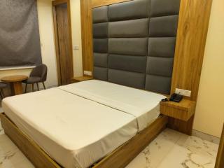 Hotel Curio Near IGI Airport Delhi - 8