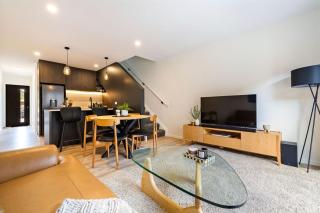 Stylish 2 Bed 2 Baths Retreat with Parking - 0