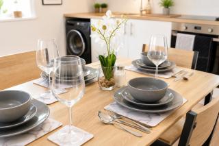 Central 2Bed Flat - High St - Sleeps 4 - Grays - 1