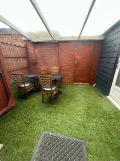 Hawkins Guesthouse - 1
