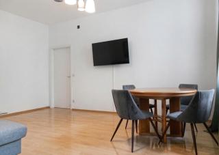 Modern 2BR & 1LR Apt Near Westbahnhof for 6 Guests - 8