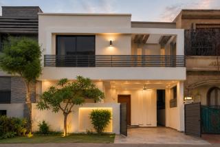 Private Room in DHA Phase 6 Lahore Near Raya and Dolmen - 3
