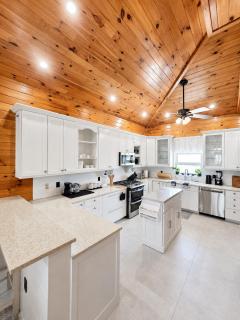 Oceanfront Condo w Onsite Diving & Restaurant - 2