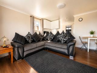 Bentley's Cosy Cottage- Perfect for Families, Contractors and Long Stays-Sleeps 5-Pet Friendly - 8