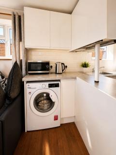 Bentley's Cosy Cottage- Perfect for Families, Contractors and Long Stays-Sleeps 5-Pet Friendly - 3