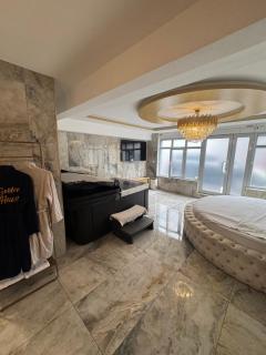 Golden Love - Jacuzzi - 0