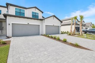 Sun Seeker Lakefront Condo - 4