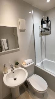 Stylish City Centre Duplex 2BR Balcony & Parking - 4