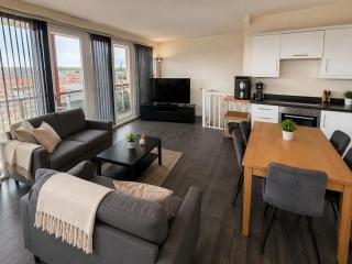 Stylish City Centre Duplex 2BR Balcony & Parking - 1