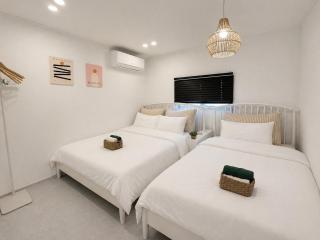 Hongik Station 6 people Luggage storage service AREX Incheon Airport 1 hour - 7