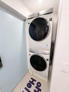 Hongik Station 6 people Luggage storage service AREX Incheon Airport 1 hour - 2