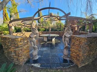 Freeman Manor - Peninsula - 8