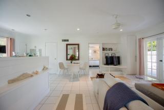 Peach House DOWN - Stylish Suite on Landscaped Grounds apts - 5