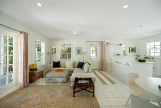Peach House DOWN - Stylish Suite on Landscaped Grounds apts - 4