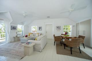 Peach House UP - Stylish and Sunny Top Floor Suite Walk to Town apts - 8