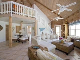 Shangri-La & Cottage · Tropical Beach Villa with Guest Cottage villa - 9