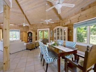 Shangri-La & Cottage · Tropical Beach Villa with Guest Cottage villa - 7