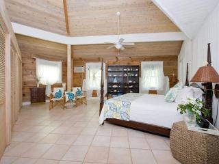 Shangri-La & Cottage · Tropical Beach Villa with Guest Cottage villa - 2