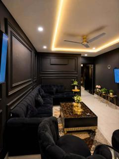Royal Experience - 6