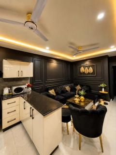 Royal Experience - 4