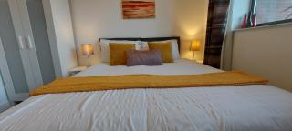 Large 2 Bed, 2 Bath, Free Parking & WiFi - 5