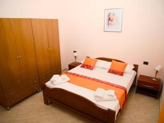 1 Bed Apartment Sleeps 2 with Tv WiFi & Parking - 1