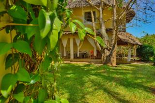 Upani in Diani complimentary cook for villas only, room service for deluxe suites - 8