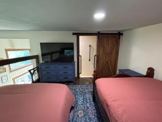 The Perch Creekhouse - Sleeps up to 10 - 2