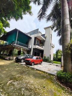 Avenaa Homestay Dehradun - 1