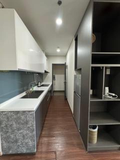 Monarchy Apartment with Dragon Bridge View - 7
