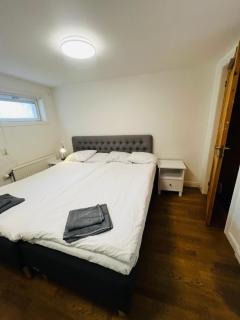 Spacious apartment with private entrance & parking - 3