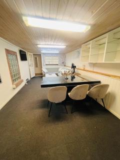 Spacious apartment with private entrance & parking - 2