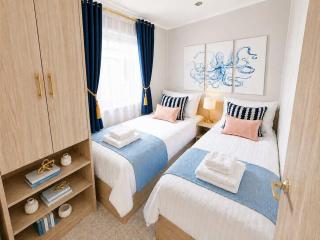 Radiant Bay Brookside Escape Near the Beach 3Bed - 4