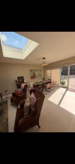 4 Bed House Sleeps 7 - Parking Garden Wifi - 1