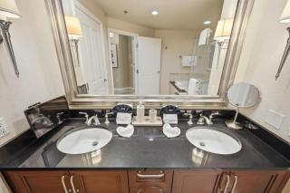 Luxury Strip View Condo Balcony MGM Signature - 5