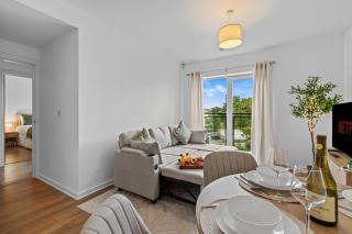 Stylish Central Warrington Stay - 3