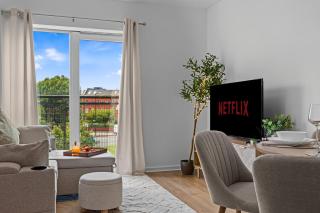Stylish Central Warrington Stay - 1