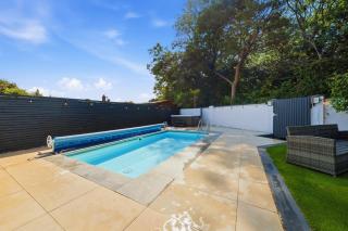 Pet Friendly 4-Br Sleeps 8 with Hot Tub & Pool - 0