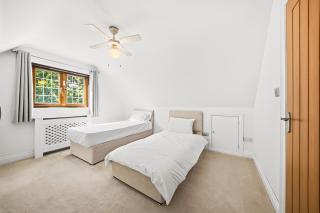 Pet Friendly 4-Br Sleeps 8 with Hot Tub & Pool - 5